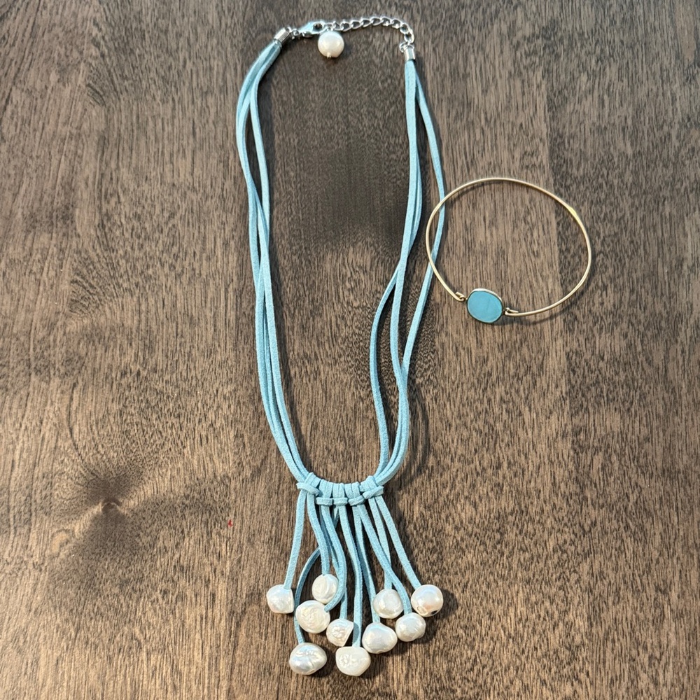 Pearl necklace and bracelet